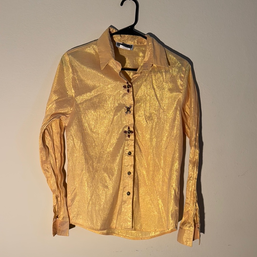 Vintage Women’s Panhandle Slim shimmer gold Button down Blouse
Size Small